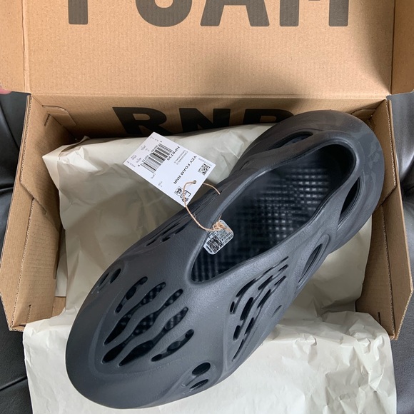 ⛔️SOLD OUT⛔️ — YEEZY Foam RNR ONYX (2024) - Picture 6 of 8